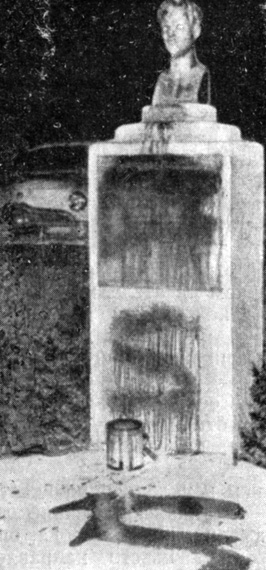 Оскверненный бюст Джека Лондона в Окленде. Фото из газеты 'Окленд трибюн'